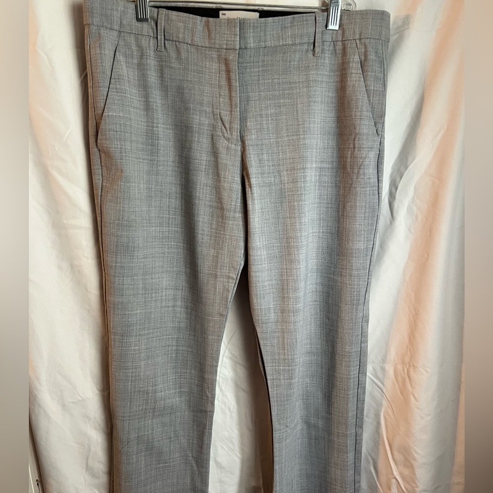 GAP Woman’s True Straight Light Gray Pants.